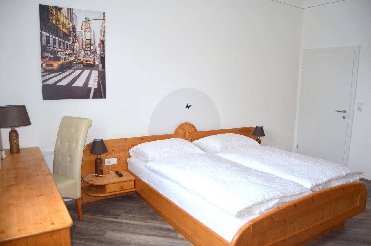 Pension Zum Strell Hollabrunn Exterior foto
