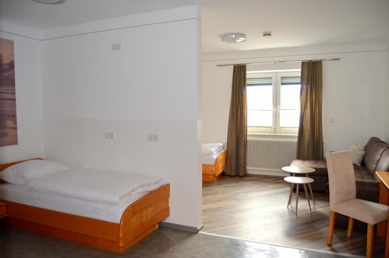 Pension Zum Strell Hollabrunn Exterior foto
