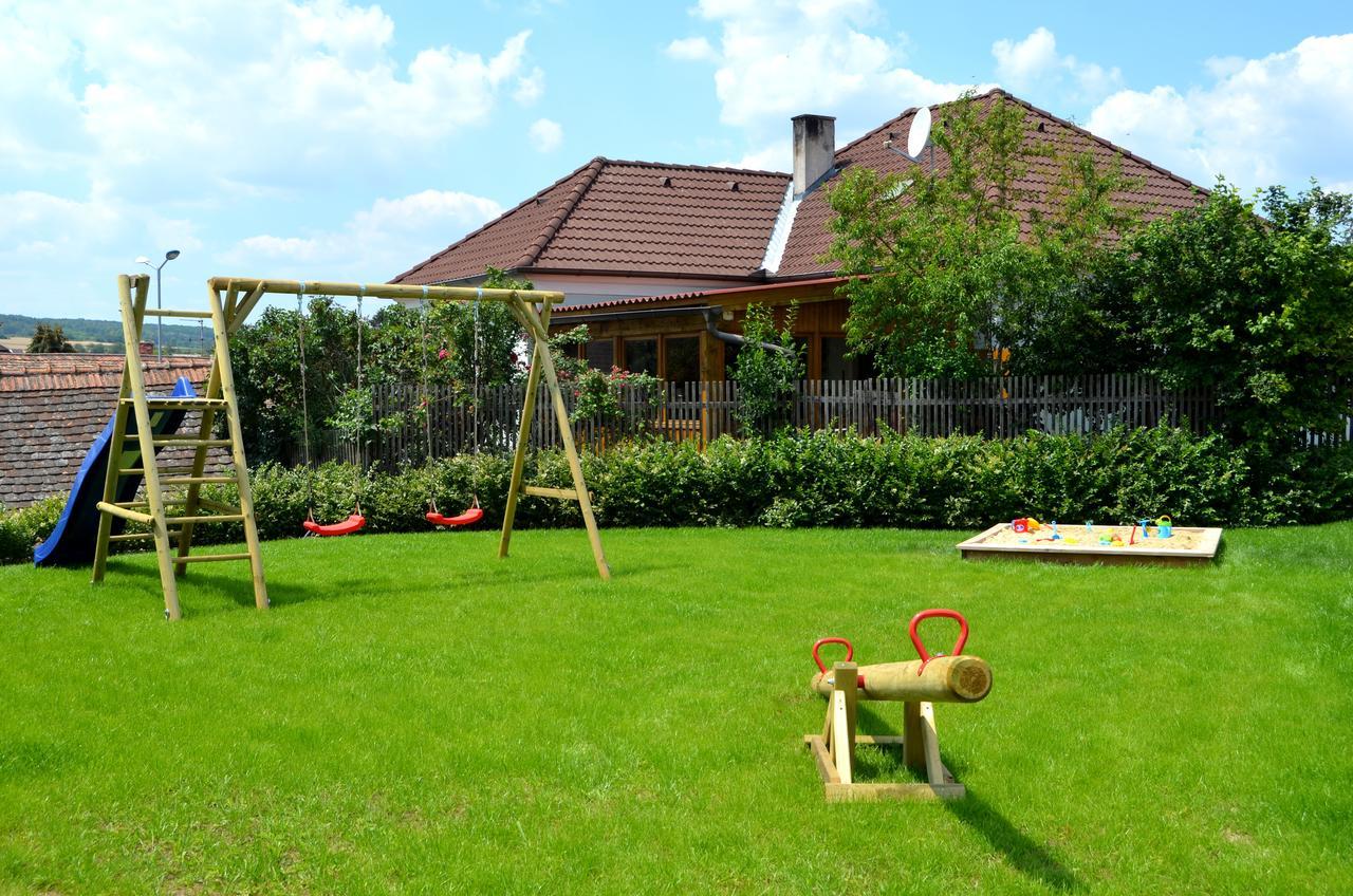 Pension Zum Strell Hollabrunn Exterior foto